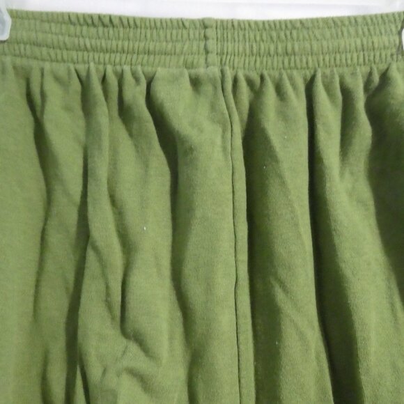 PUMA | large | Green Shorts With Pockets | Stretchy Waistband | Embroidered Logo - Picture 3 of 15